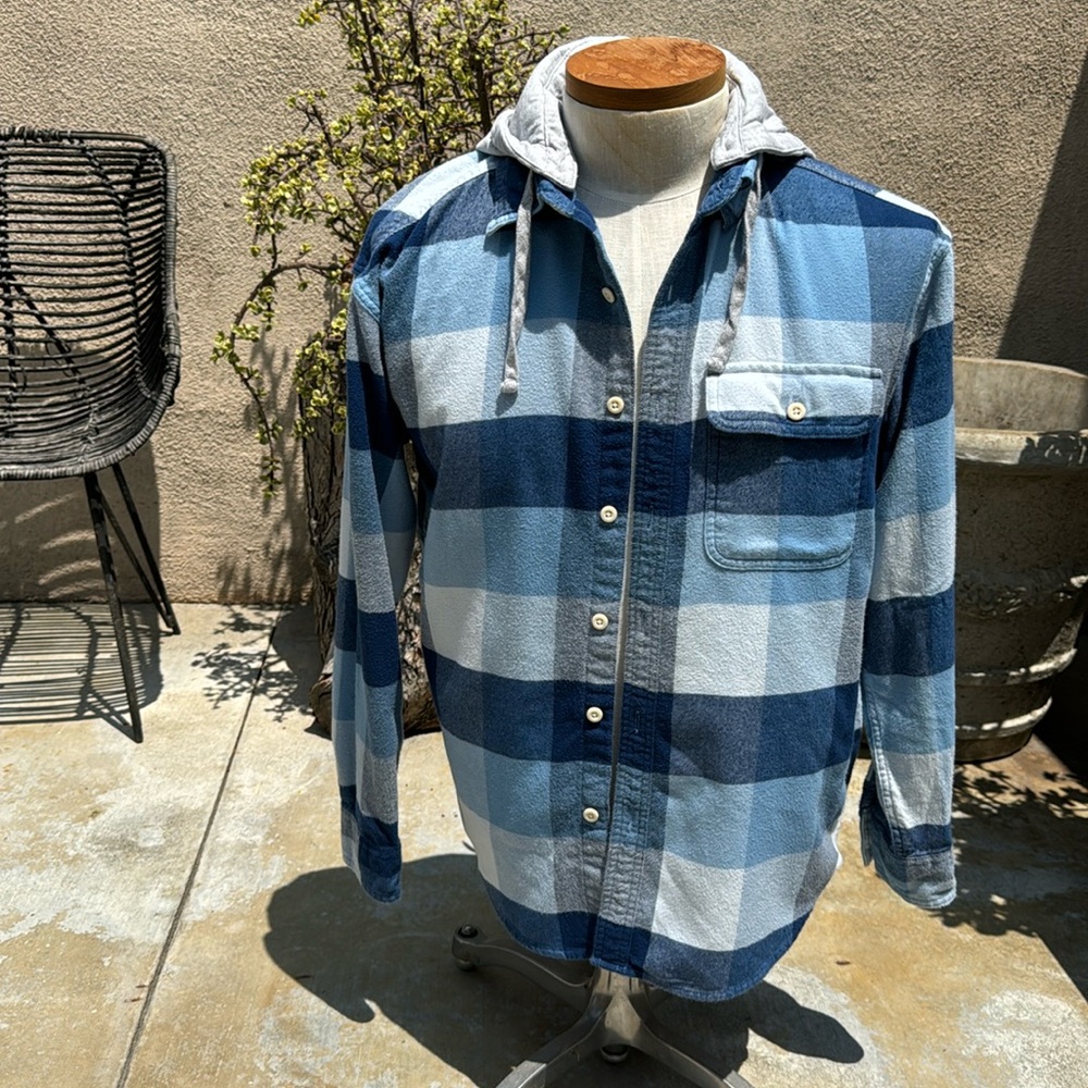 American Eagle super soft flannel shirt with detachable hood.
